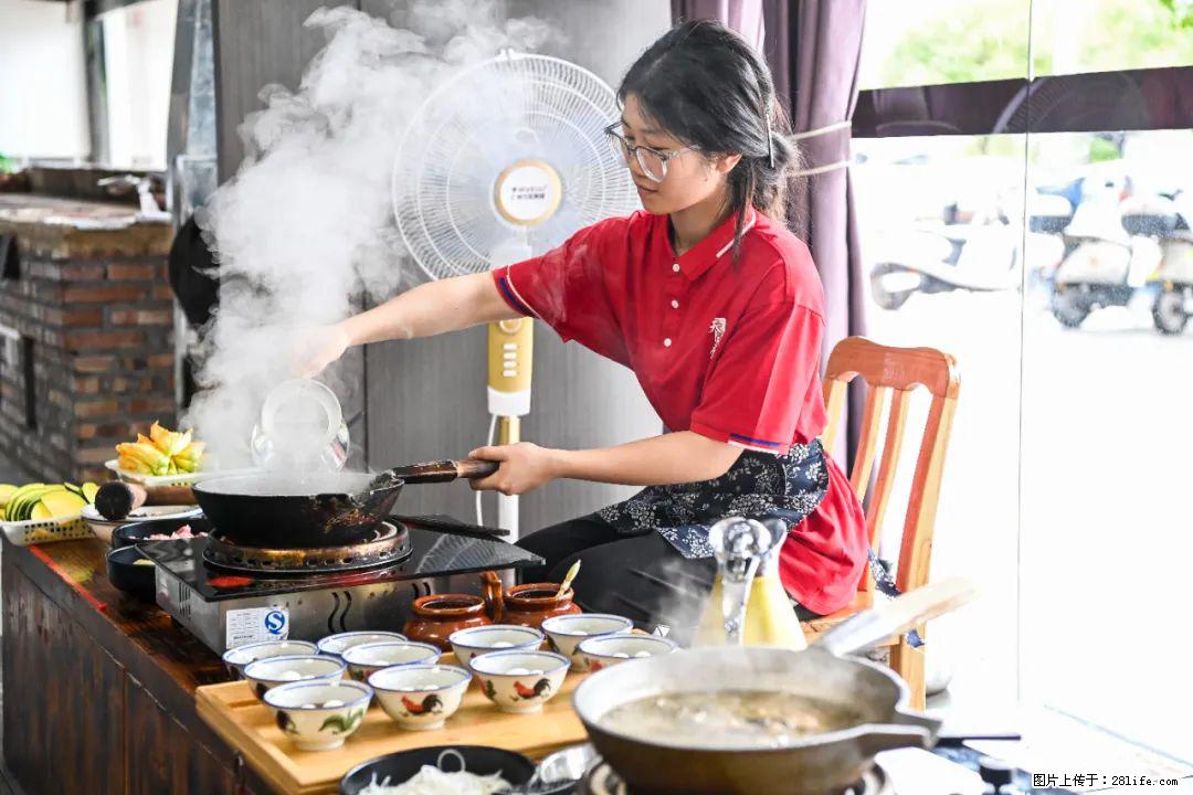 全网追的“扁担女孩”，找了一份暑假工，时薪12元 - 芜湖生活资讯 - 芜湖28生活网 wuhu.28life.com